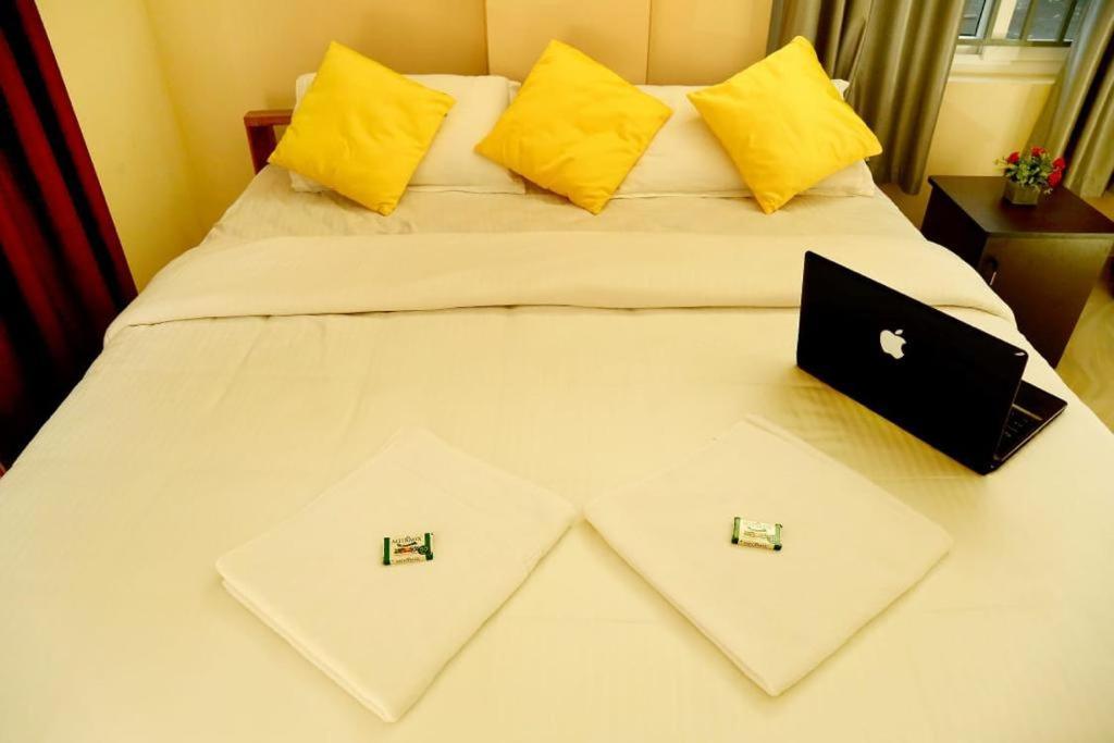 Bed and Breakfast Loyal Residency Sultan Bathery Esterno foto
